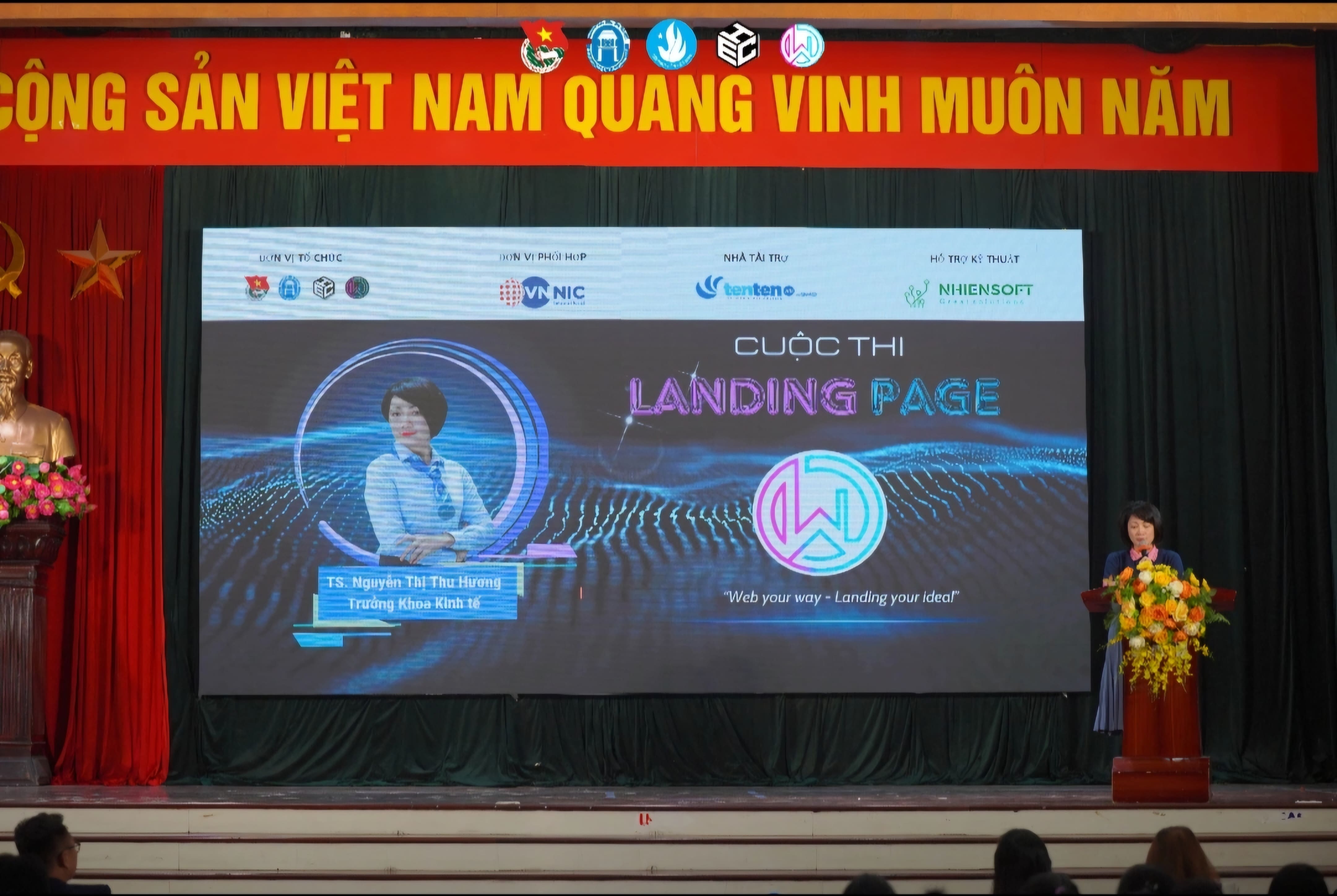 Diễn giả chia sẻ tại lễ khai mạc